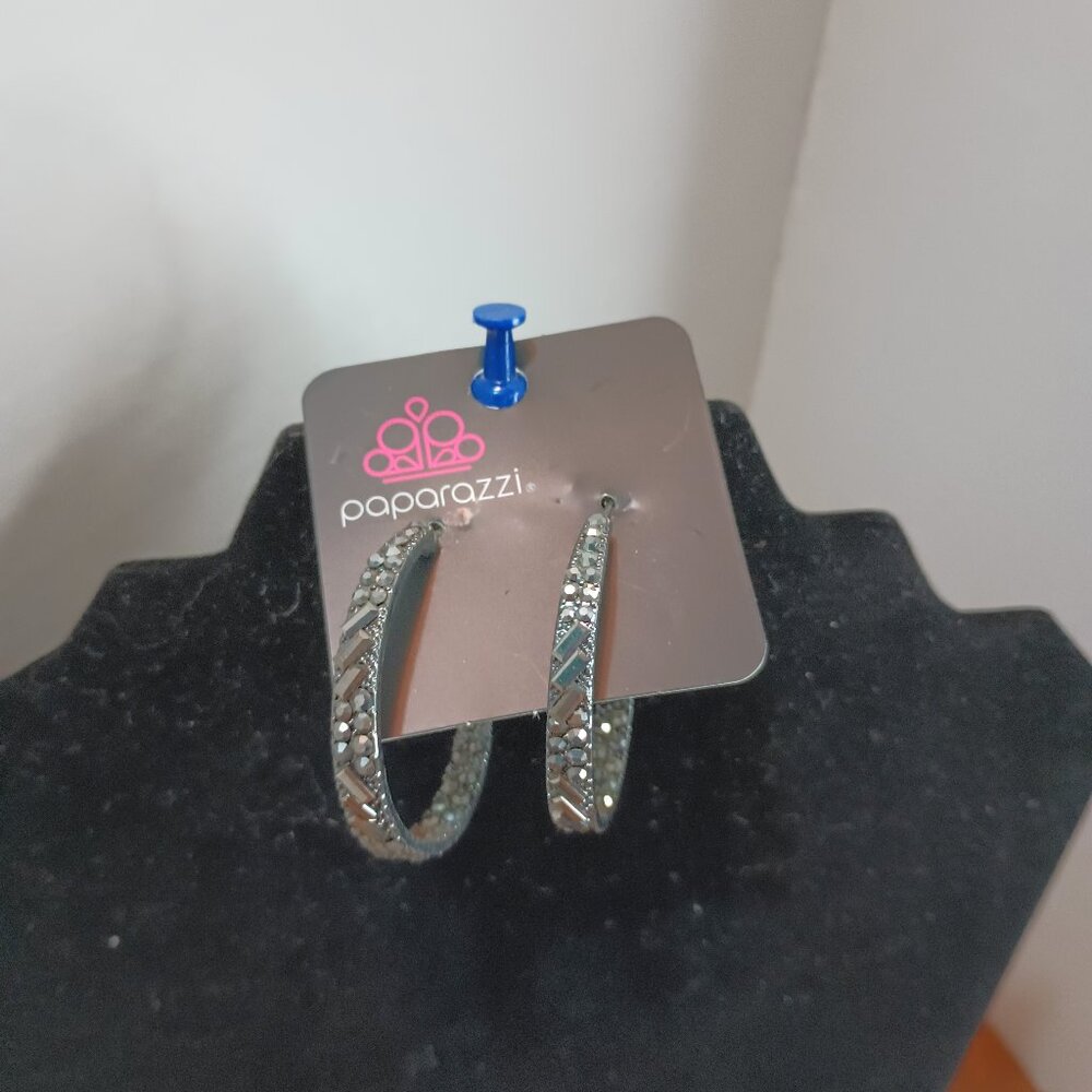 New Paparazzi earrings Silver Black